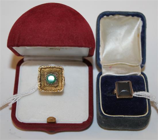 18ct gold & emerald bark effect modernist ring & a small gem-set ring